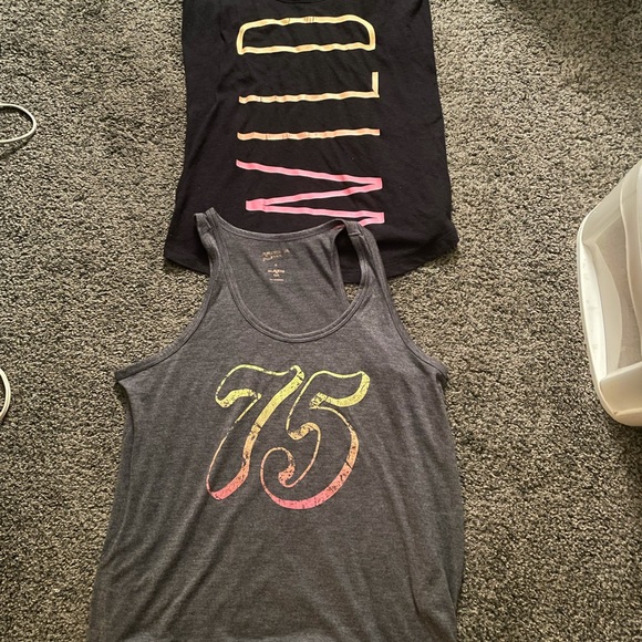 2 tanks Gray was worn maybe once (XL fits like L!) Black is L and is well worn - Picture 1 of 1